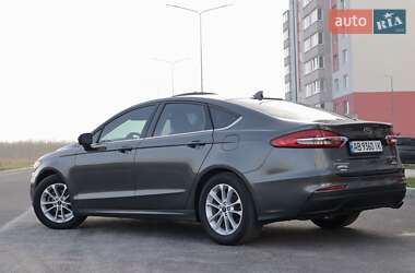 Седан Ford Fusion 2019 в 