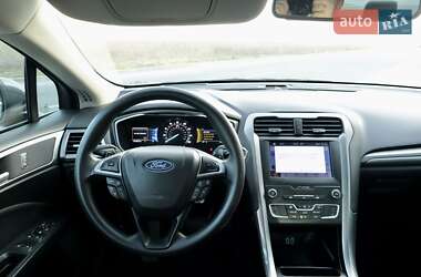 Седан Ford Fusion 2019 в 