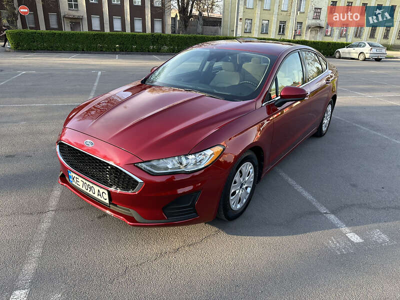 Седан Ford Fusion 2019 в 