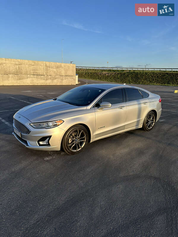 Седан Ford Fusion 2018 в Львове