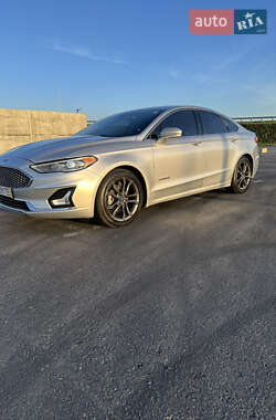 Седан Ford Fusion 2018 в Львове