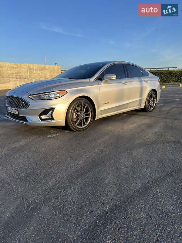 Седан Ford Fusion 2018 в Львове
