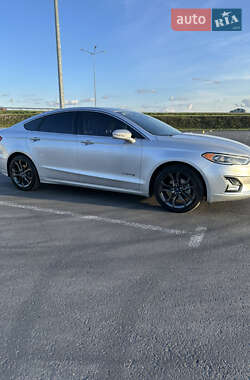 Седан Ford Fusion 2018 в Львове