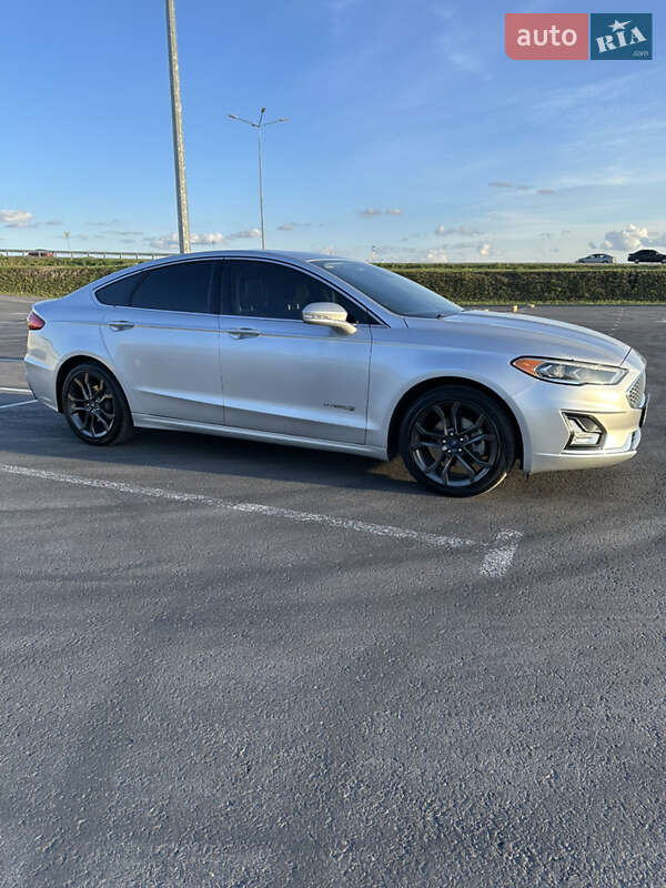 Седан Ford Fusion 2018 в Львове