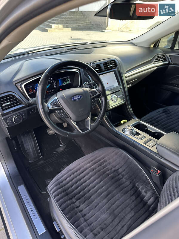 Седан Ford Fusion 2018 в Львове