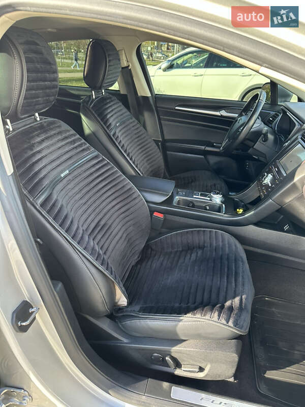 Седан Ford Fusion 2018 в Львове