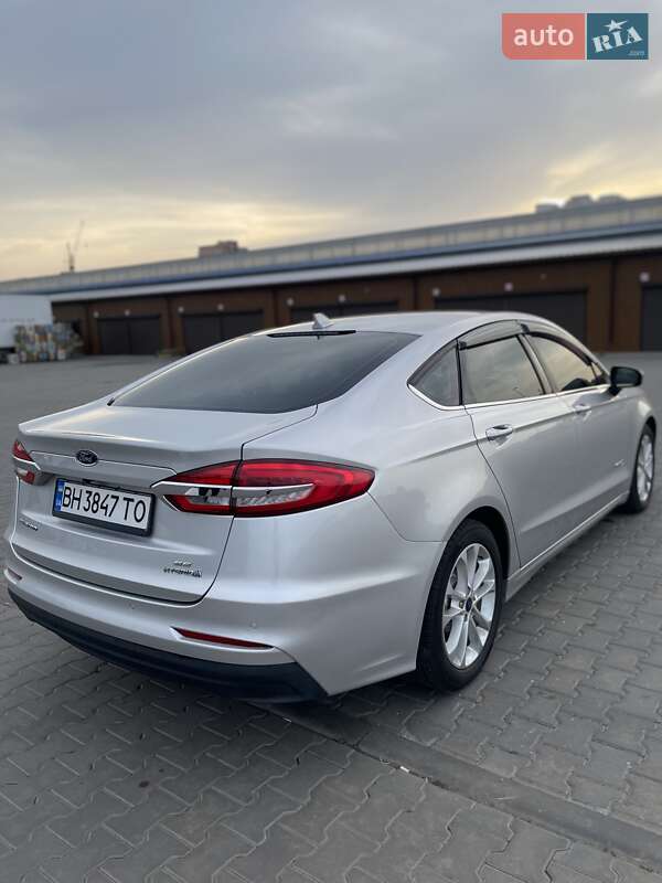Седан Ford Fusion 2019 в Одесі