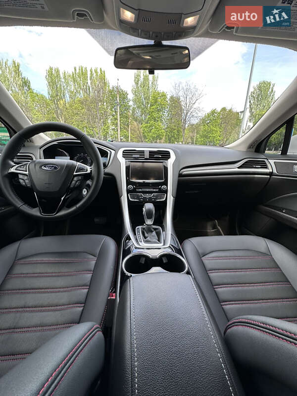 Седан Ford Fusion 2015 в Запоріжжі