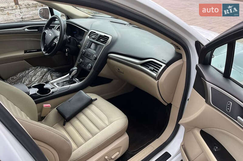 Седан Ford Fusion 2015 в Львові
