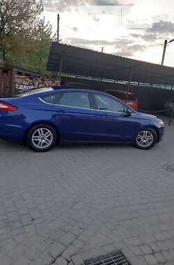 Седан Ford Fusion 2015 в Львові