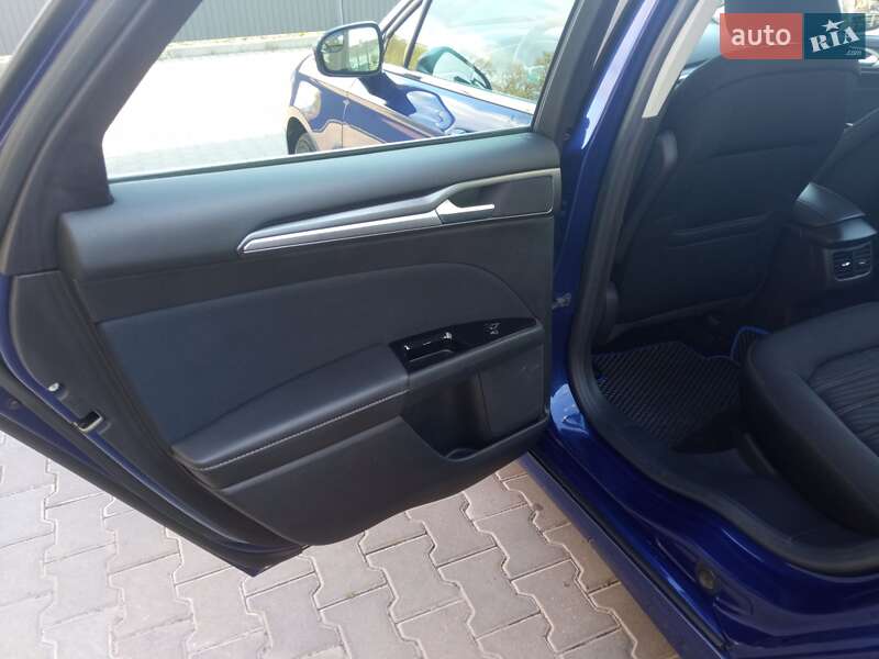 Седан Ford Fusion 2015 в Львове