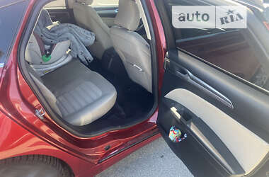 Седан Ford Fusion 2016 в 