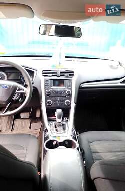 Седан Ford Fusion 2015 в 