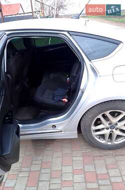 Седан Ford Fusion 2015 в 