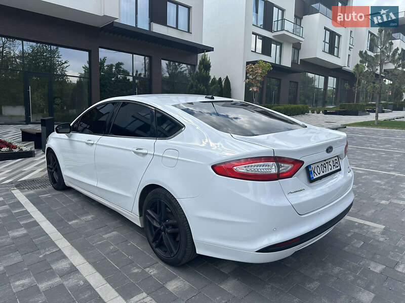 Седан Ford Fusion 2016 в Ужгороде