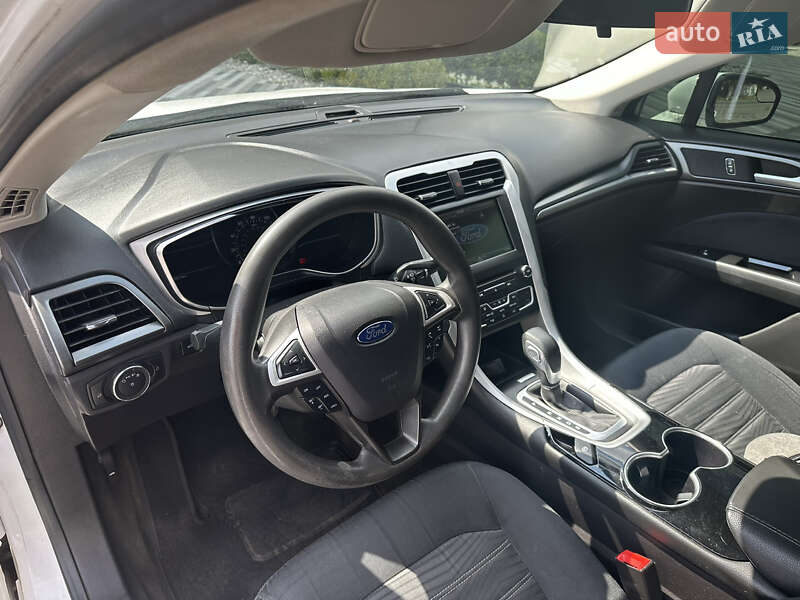 Седан Ford Fusion 2016 в Ужгороде