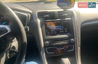 Седан Ford Fusion 2016 в 