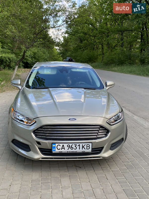 Седан Ford Fusion 2015 в Умани