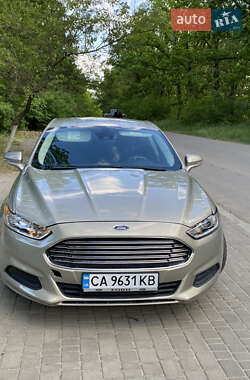Седан Ford Fusion 2015 в 