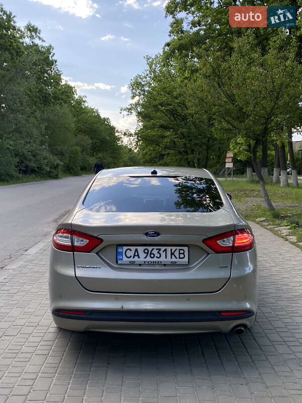 Седан Ford Fusion 2015 в Умани