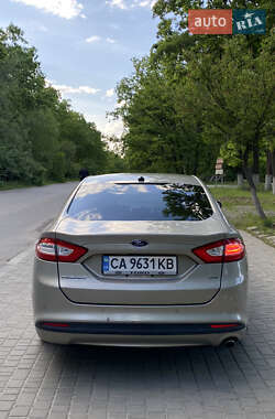 Седан Ford Fusion 2015 в 