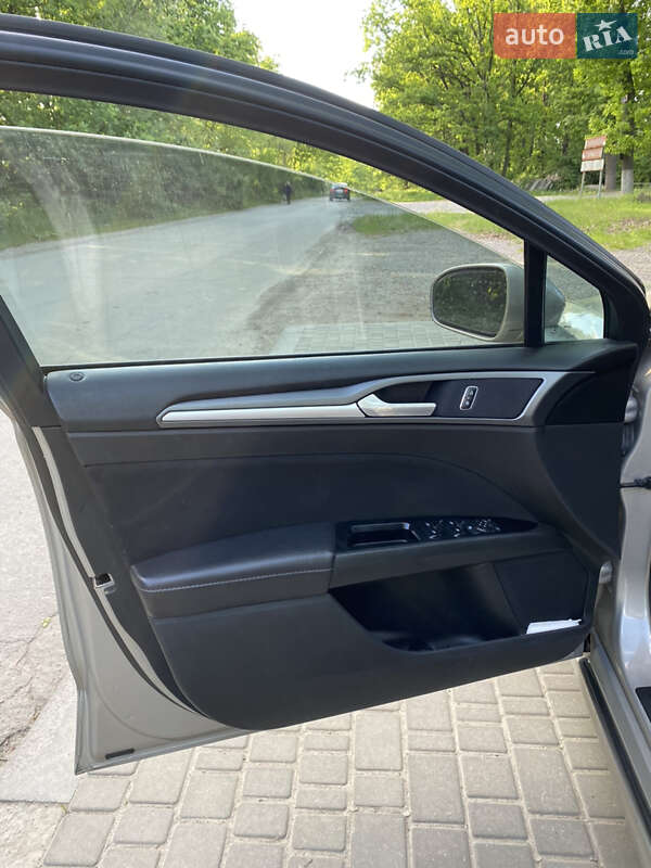 Седан Ford Fusion 2015 в Умани