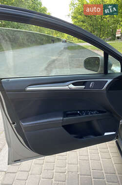 Седан Ford Fusion 2015 в 
