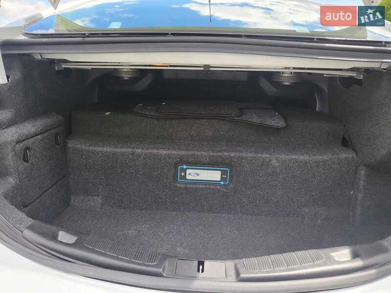 Седан Ford Fusion 2019 в Чорткове