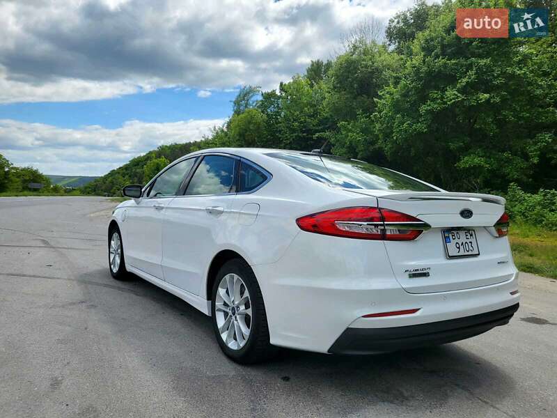 Седан Ford Fusion 2019 в Чорткове