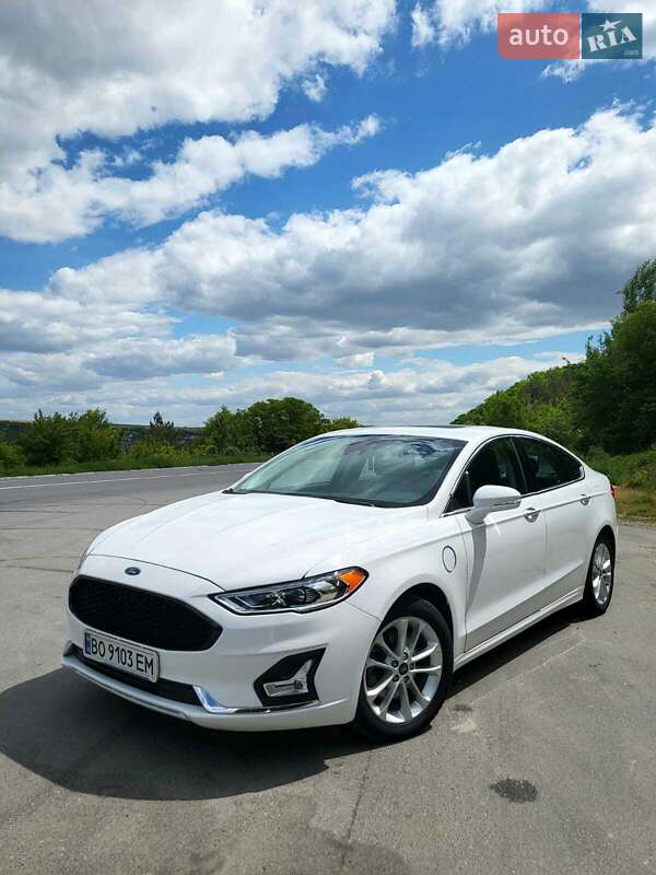 Седан Ford Fusion 2019 в Чорткове