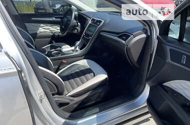 Седан Ford Fusion 2012 в 