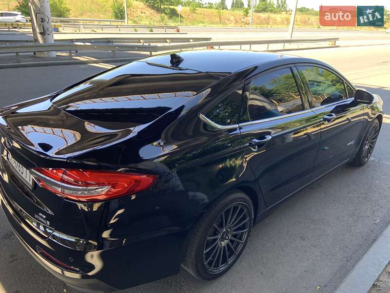 Седан Ford Fusion 2019 в Одесі
