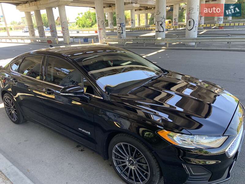 Седан Ford Fusion 2019 в Одесі
