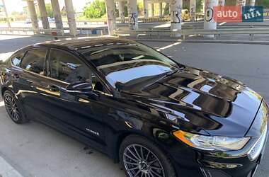 Седан Ford Fusion 2019 в 
