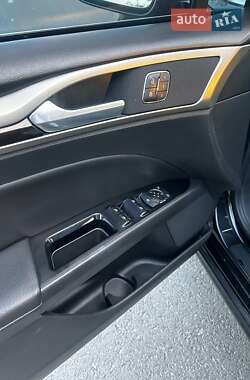Седан Ford Fusion 2014 в 