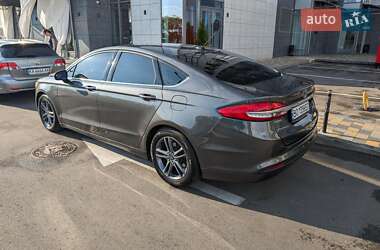 Седан Ford Fusion 2017 в 