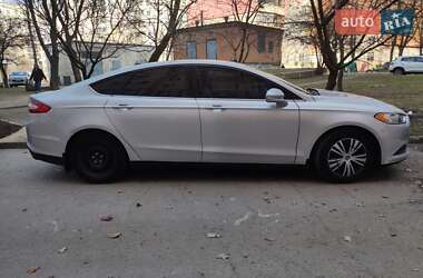 Седан Ford Fusion 2015 в 