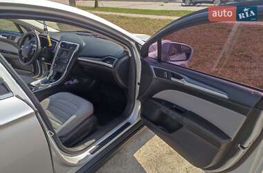 Седан Ford Fusion 2015 в 