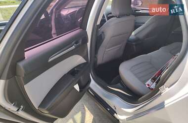 Седан Ford Fusion 2015 в 