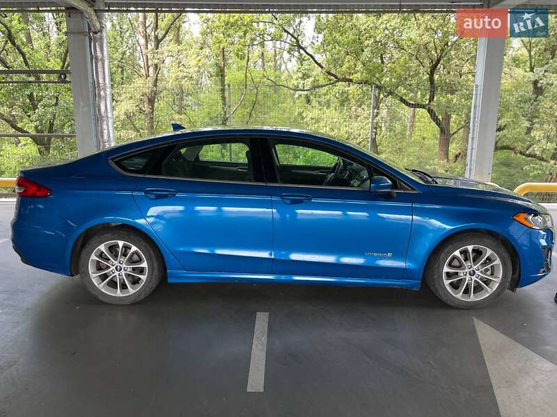 Седан Ford Fusion 2019 в Брусилові