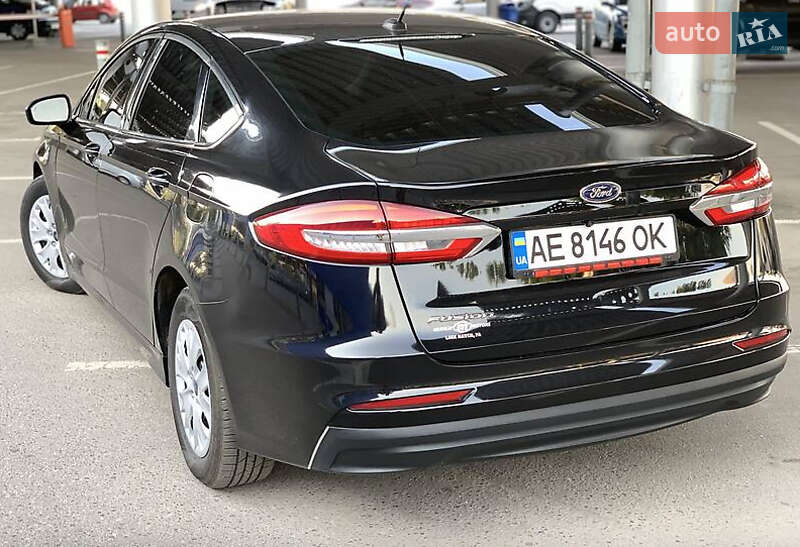Седан Ford Fusion 2019 в Черкасах