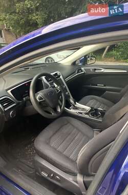 Седан Ford Fusion 2016 в 