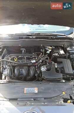 Седан Ford Fusion 2016 в 