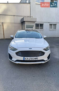 Седан Ford Fusion 2019 в 