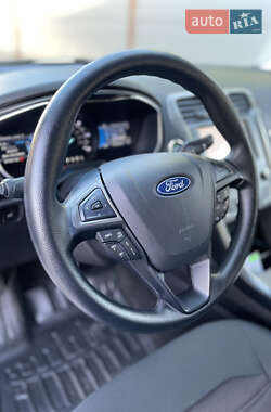 Седан Ford Fusion 2019 в 