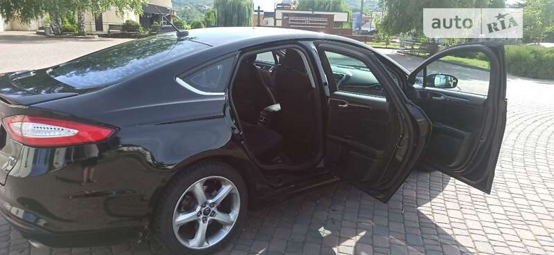 Седан Ford Fusion 2015 в Чернівцях
