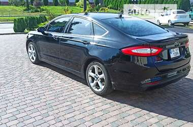 Седан Ford Fusion 2015 в 
