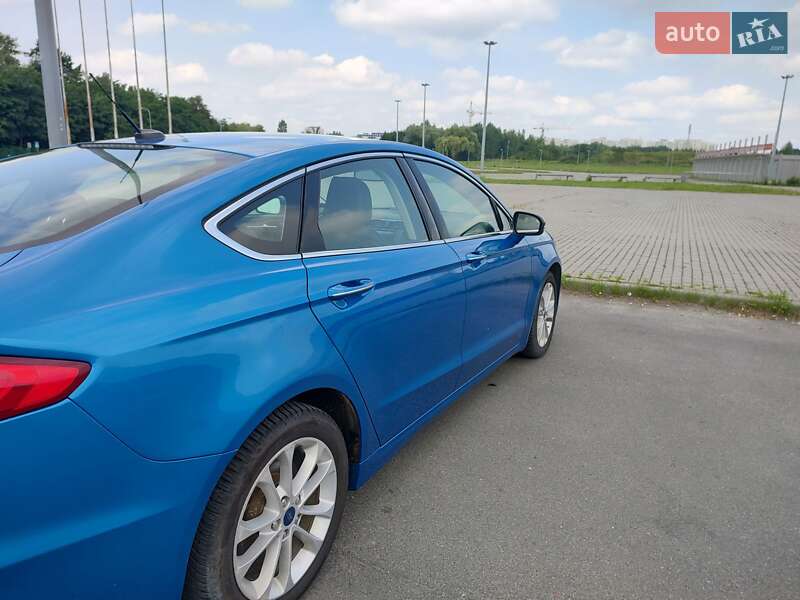 Седан Ford Fusion 2019 в Львове