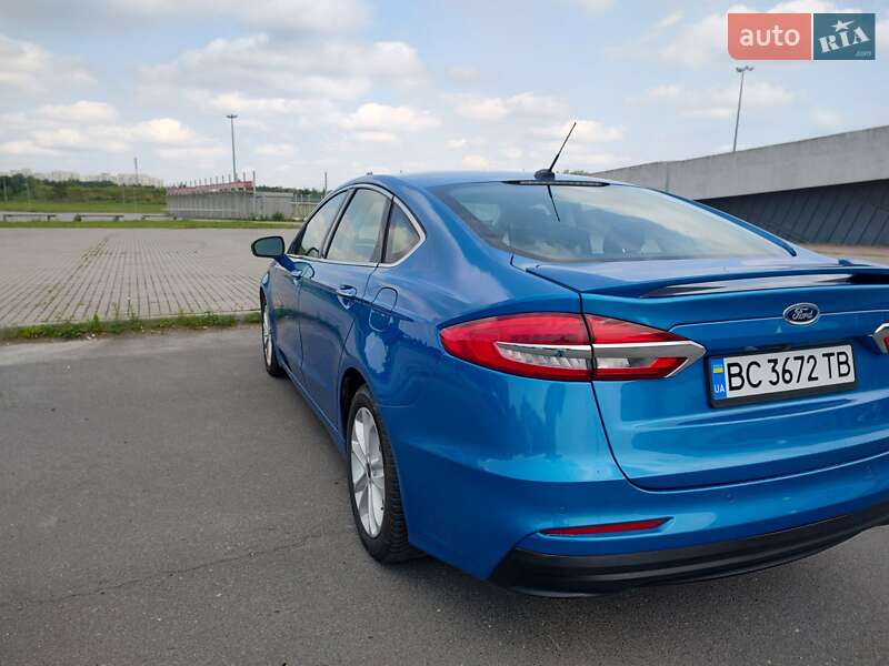Седан Ford Fusion 2019 в Львове