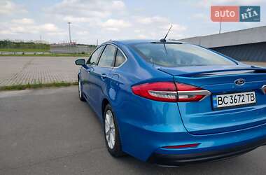 Седан Ford Fusion 2019 в 